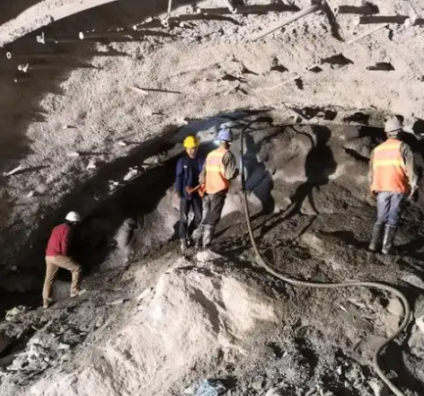 北碚拱顶带模注浆料的施工流程及注意事项